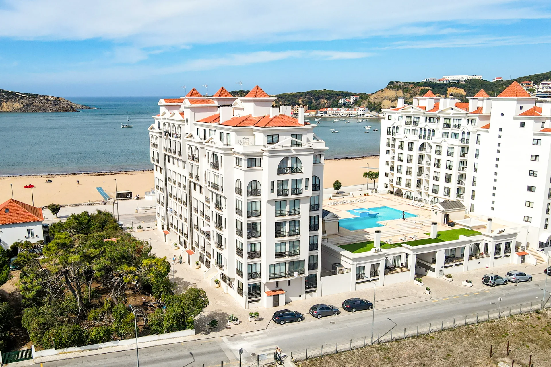 T2 na Marginal de São Martinho do Porto | Piscina com Vista Baía