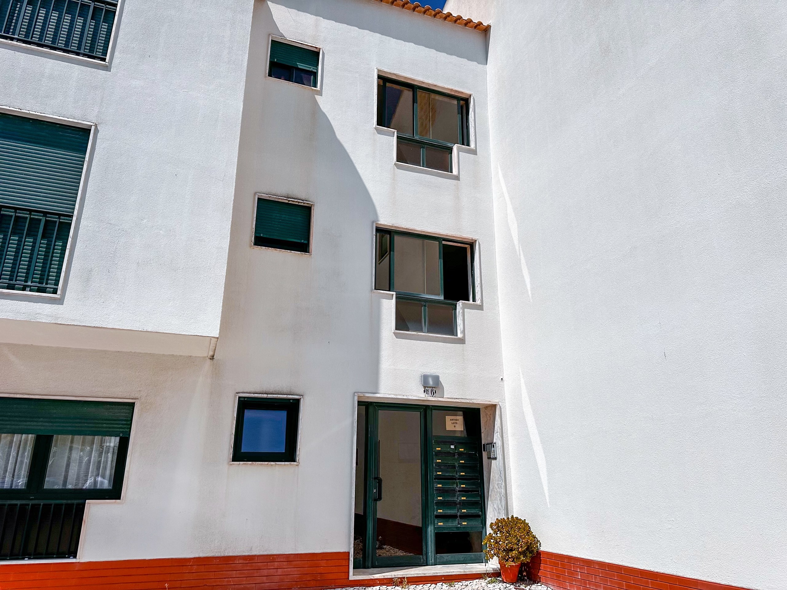 Apartamento T3 com garagem, elevador e Vista Mar