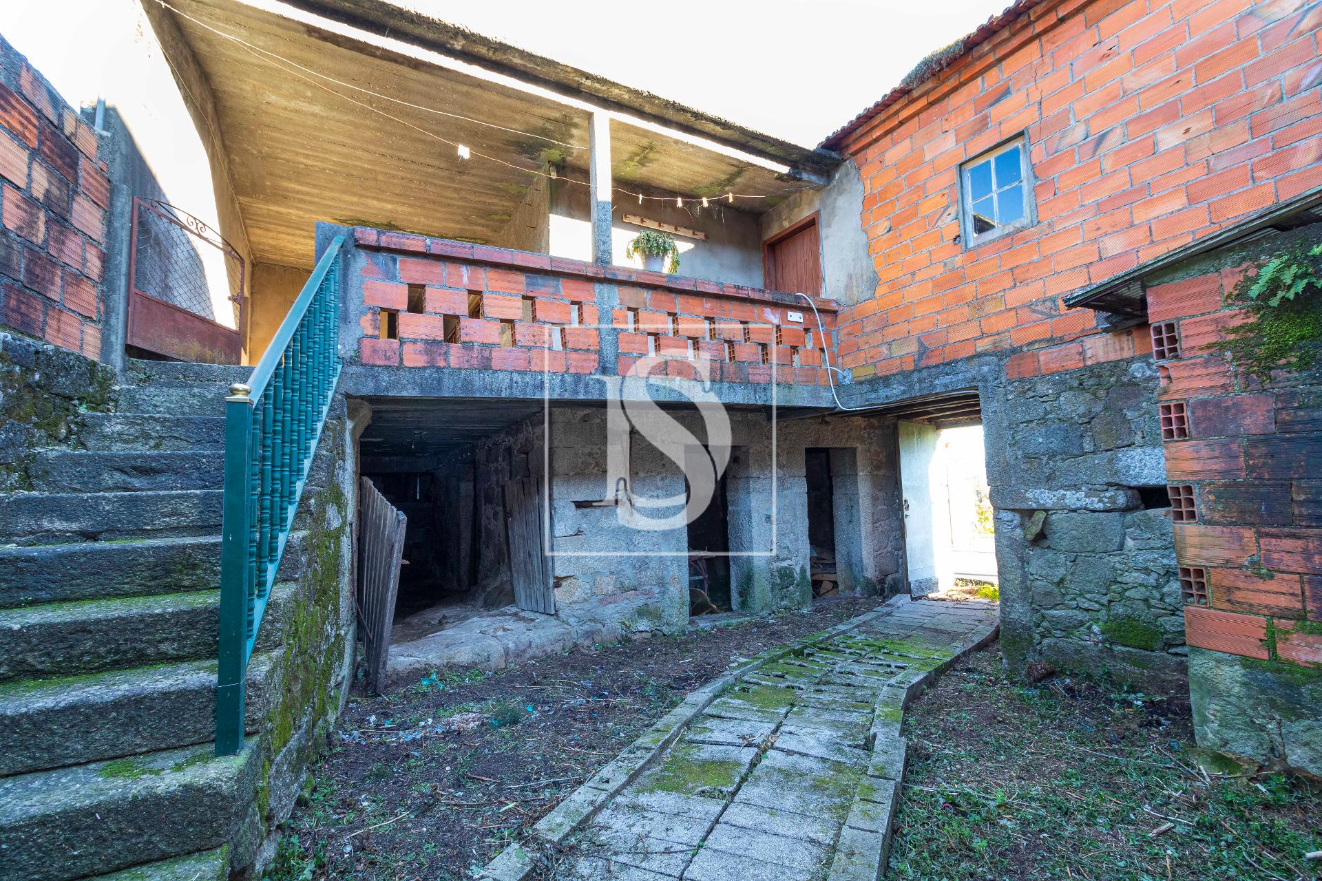 Moradia para Restaurar T4 Venda em Destriz e Reigoso,Oliveira de Frades