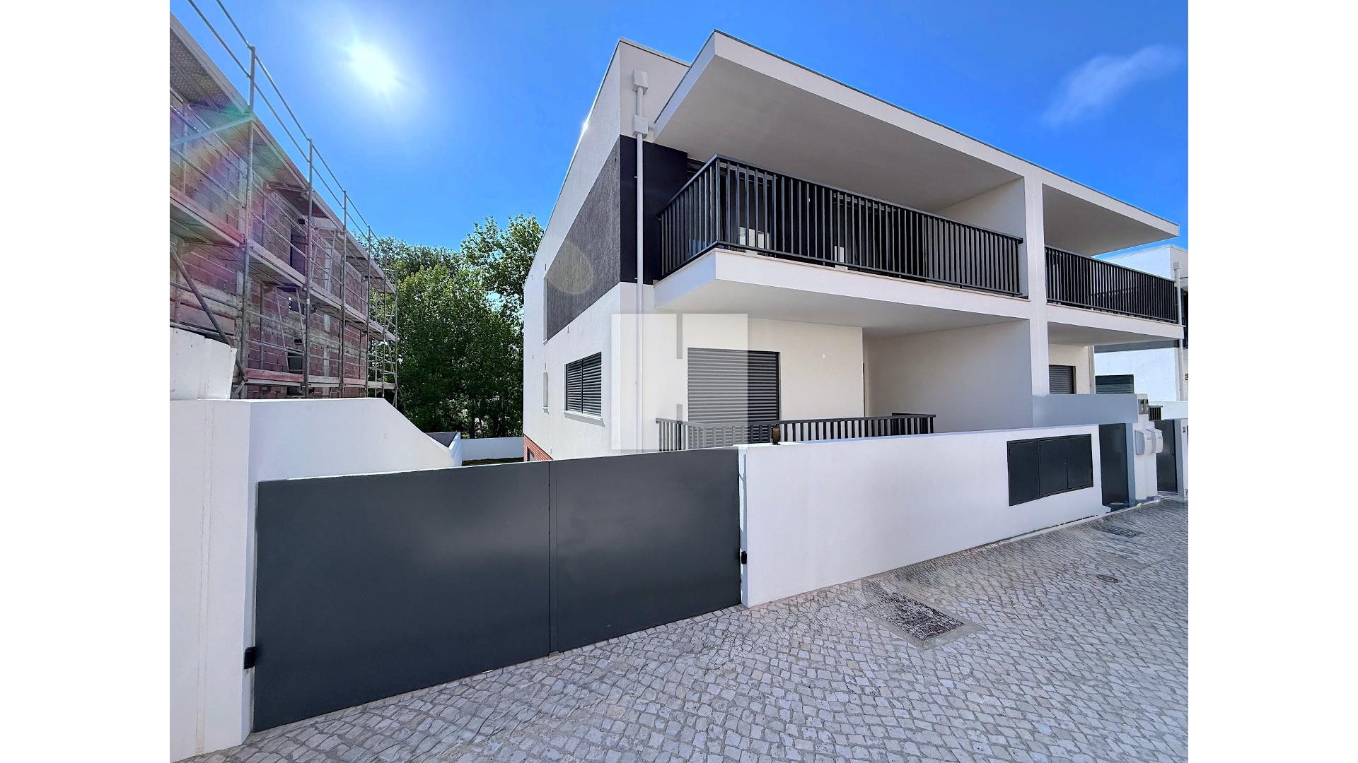 Moradia Geminada T4 em Tavarede — foto 2